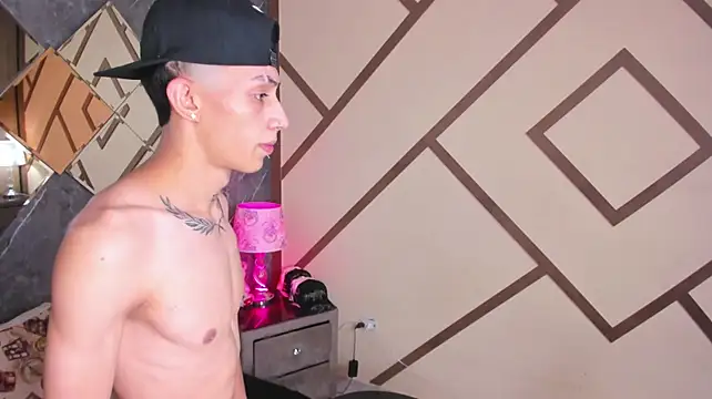 ValentinoCortez: διαδικτυακό σόου στην κάμερα