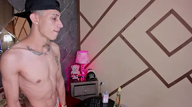 Show modela ValentinoCortez na web-kameri