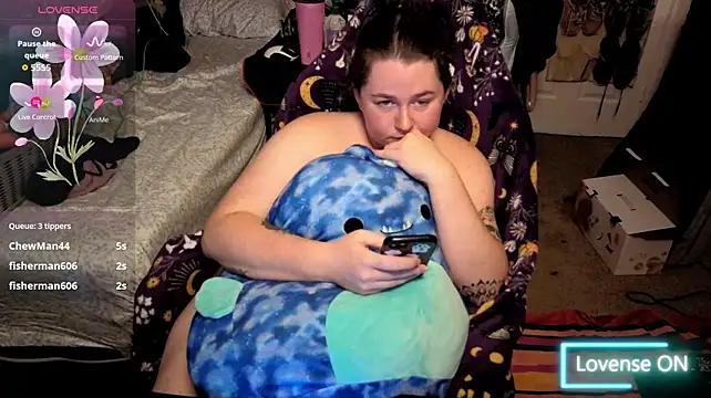 Squishylucy30 Adlı Modelin Canlı XXX Sohbeti