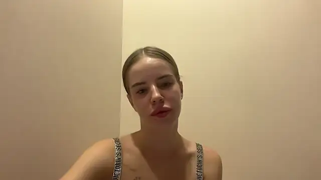 Moonveil_'s Webcam Show