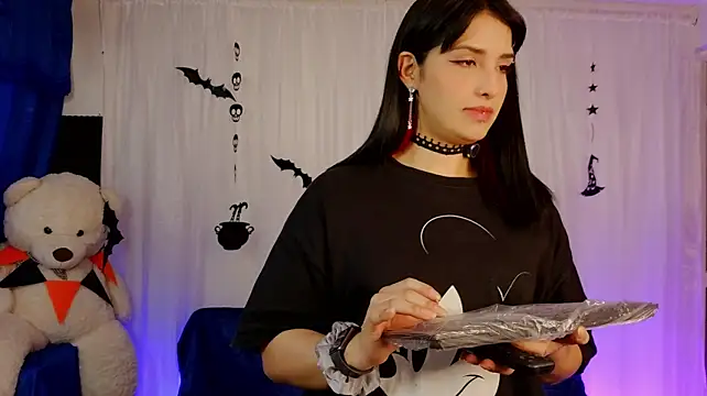 Moshelle_: διαδικτυακό σόου στην κάμερα