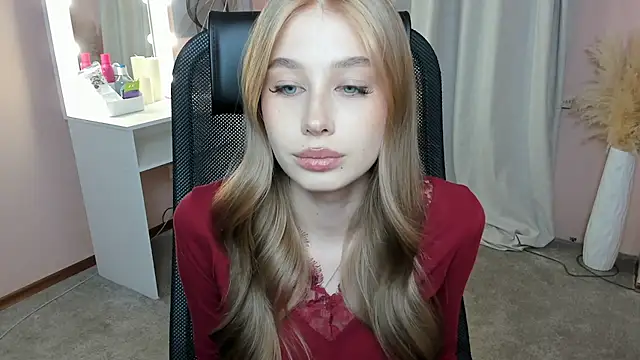 JunieAmert Live XXX-chat