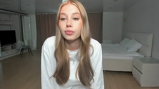 JunieAmert's Live Sex Cam Show