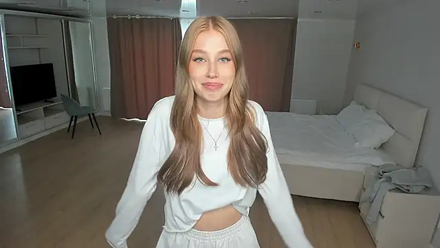 JunieAmert Chat XXX in diretta