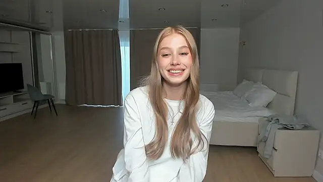 JunieAmert's Live XXX Chat