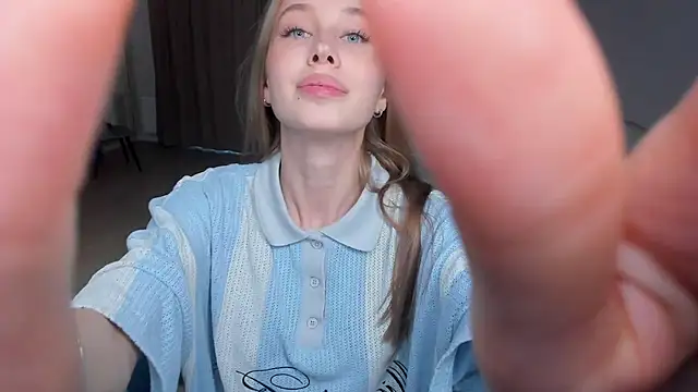 Chat XXX en directo de JunieAmert