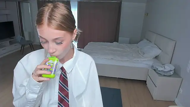 Czat XXX na żywo – JunieAmert