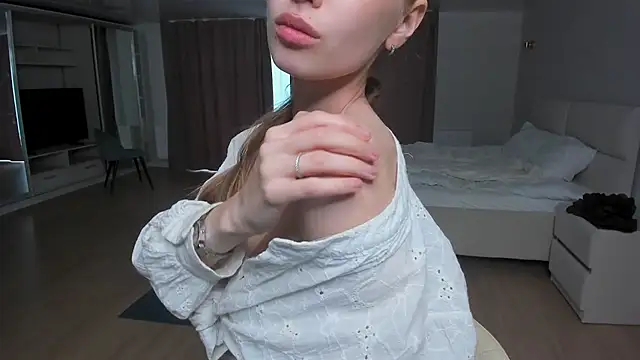 JunieAmert's Live XXX Chat
