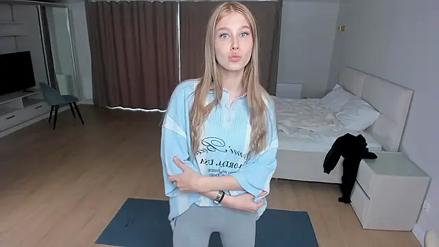 JunieAmert Chat XXX in diretta