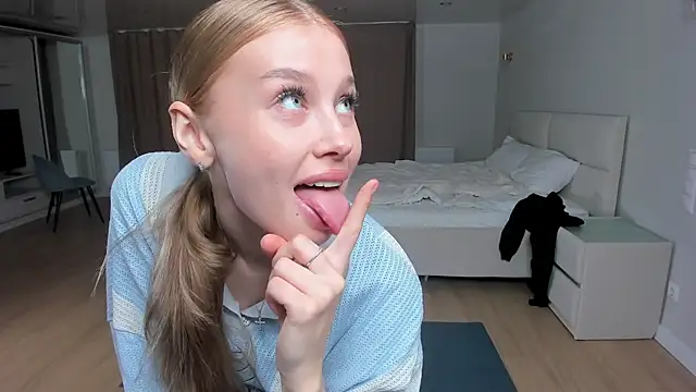 JunieAmert Chat XXX live