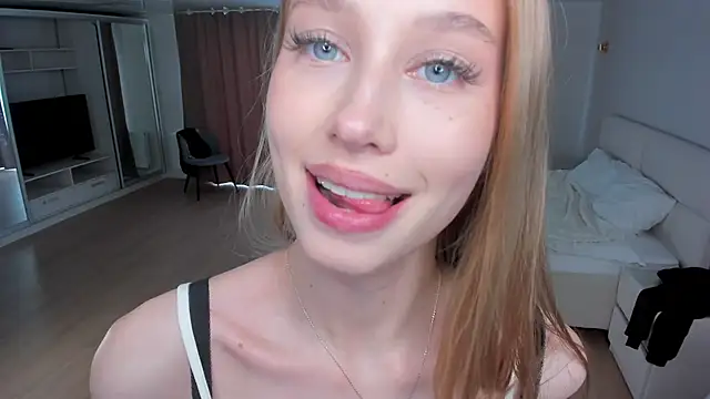 JunieAmert Chat XXX live