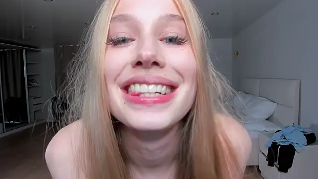 JunieAmert XXX чат на живо