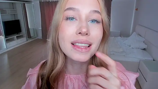 JunieAmert Chat XXX in diretta