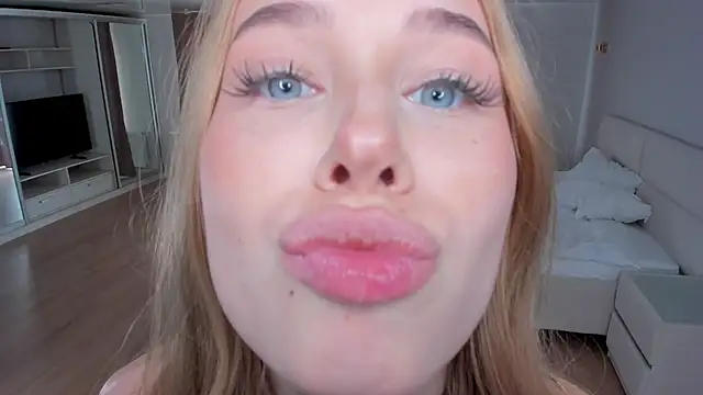 JunieAmert Chat XXX live