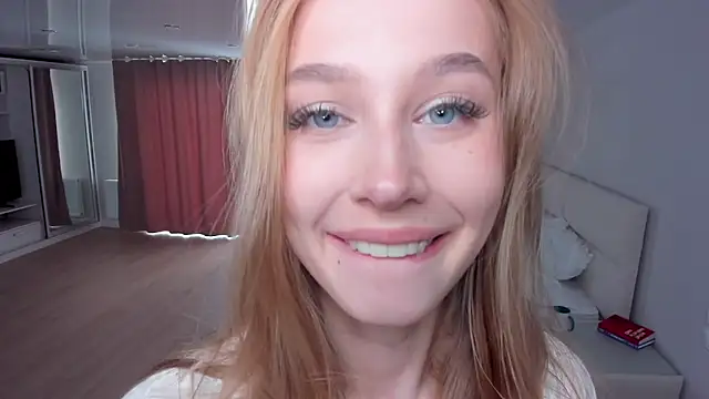 JunieAmert's Live XXX Chat