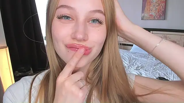 Czat XXX na żywo – JunieAmert