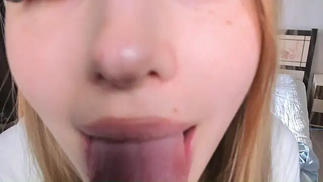 JunieAmert Chat XXX in diretta