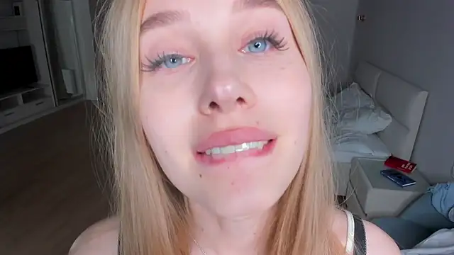 JunieAmert's Live XXX Chat