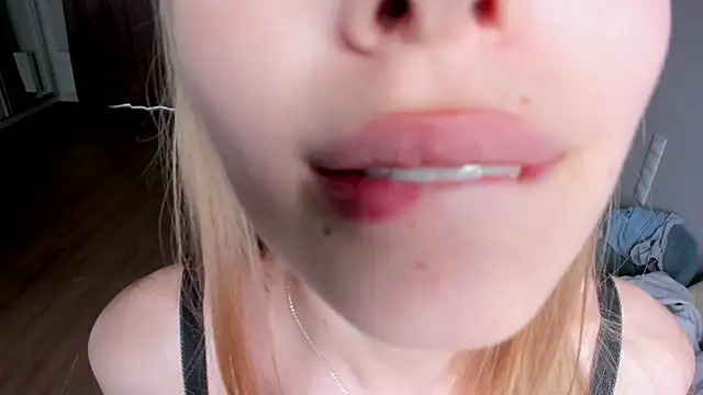 Chat +18 de JunieAmert ao vivo