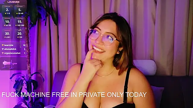 Mila_white1 Show in webcam