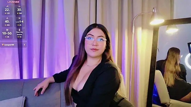 Mila_white1 Show in webcam