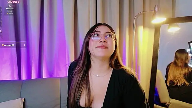 Mila_white1's Webcam Show