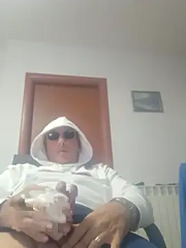 Ge-69 Show in webcam