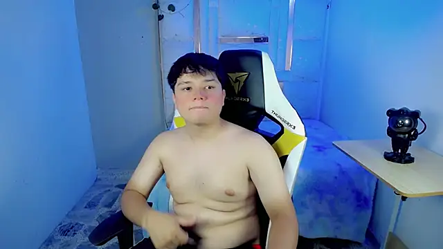 Tommy_cotton Show in webcam