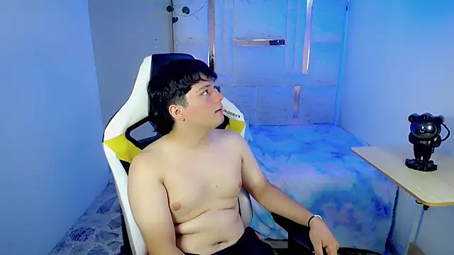 Show modela Tommy_cotton na web-kameri