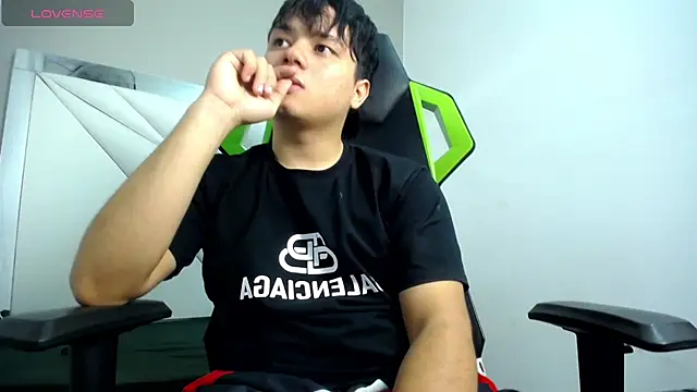 Show modela Tommy_cotton na web-kameri