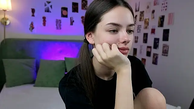 Kiara_beauty: διαδικτυακό σόου στην κάμερα