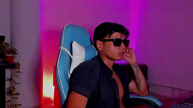 Alejo_montenegro webcam show