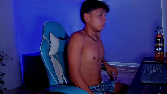Alejo_montenegro's Webcam Show