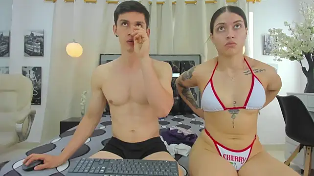lhia_and_oliver Show in webcam