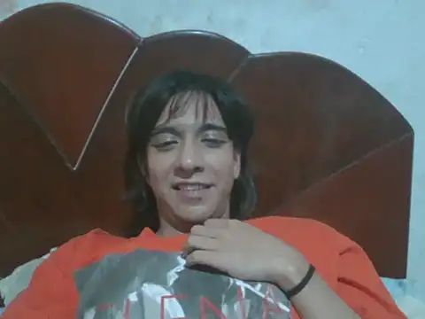 Show modela CarmillaSnapvine na web-kameri