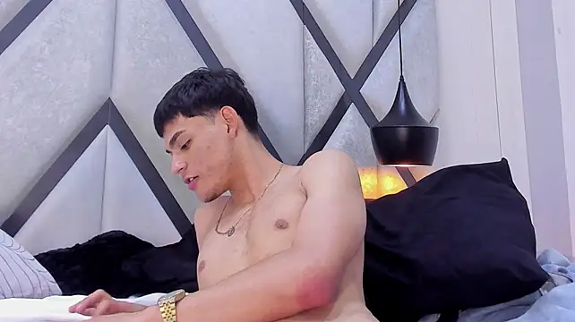 Show modela OliverMillerr na web-kameri
