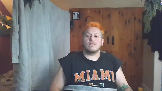 SoftBakedAfterDark Pertunjukan Webcam