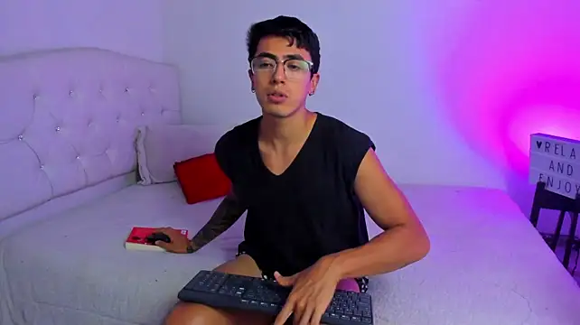 Caramelo_Bryan Show in webcam