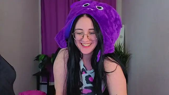 عرض كام Lucy_Haall