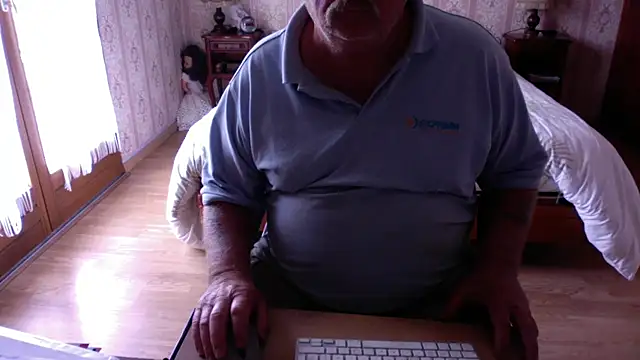 הופעת וובקאם של bacanale72