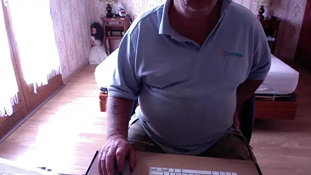 bacanale72: διαδικτυακό σόου στην κάμερα