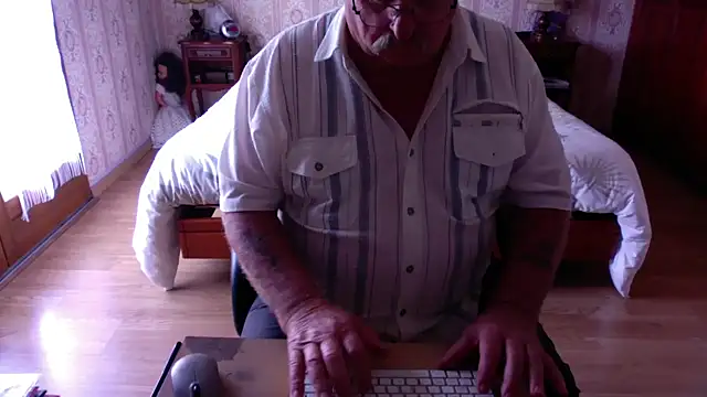 bacanale72: διαδικτυακό σόου στην κάμερα