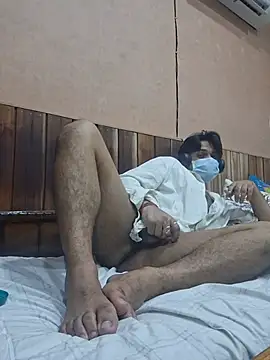 KingGrizz: διαδικτυακό σόου στην κάμερα