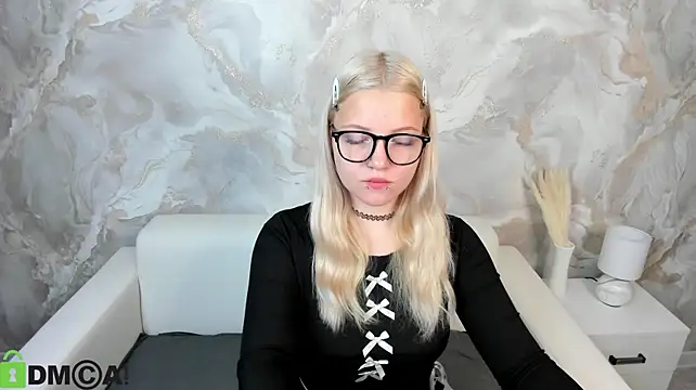 Velvet-Lun Adlı Modelin Canlı XXX Sohbeti