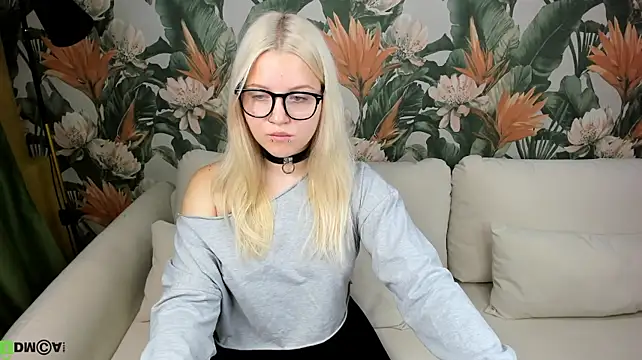 Velvet-Lun Chat XXX live