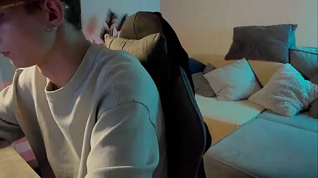 lle0n Show in webcam