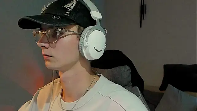 lle0n Show in webcam