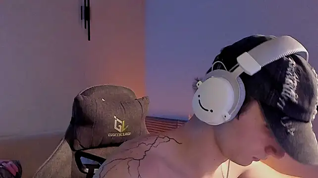 Show modela lle0n na web-kameri