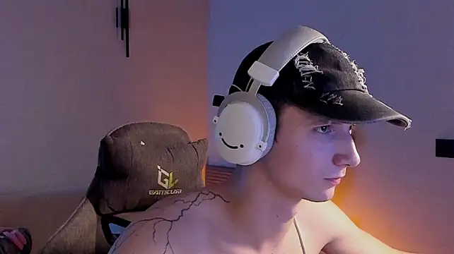 Show modela lle0n na web-kameri
