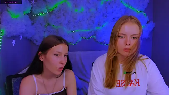 helena_so_shyy's Webcam Show